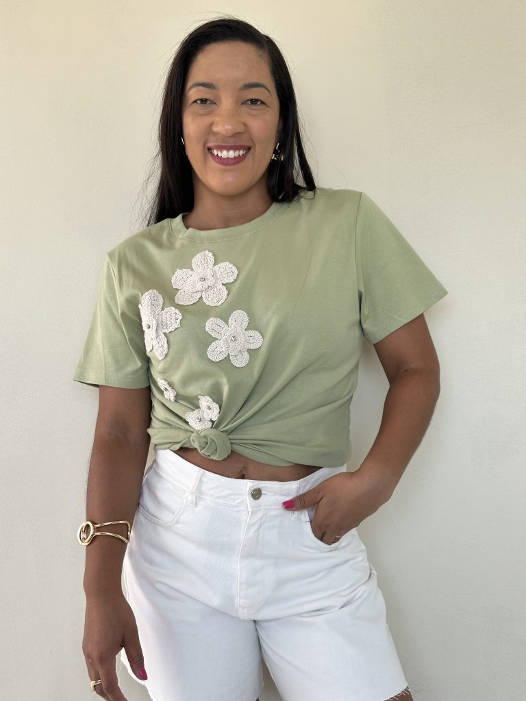 Blusa Flor Crochê e Ponto de Luz