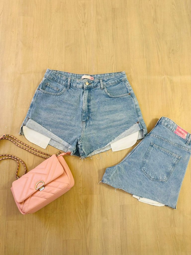 Short Jeans Claro Barra Dobrada